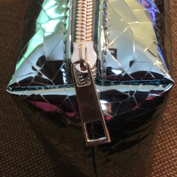 Makeup bag - Picture 2 of 8